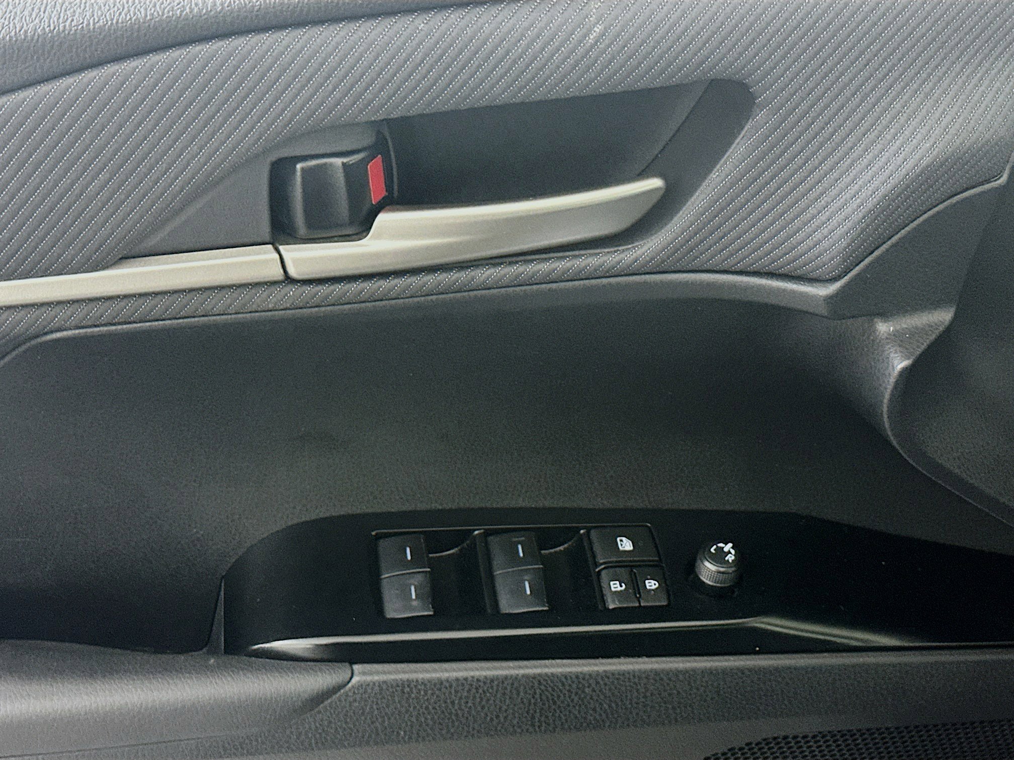 Used 2025 Toyota Camry SE image 15