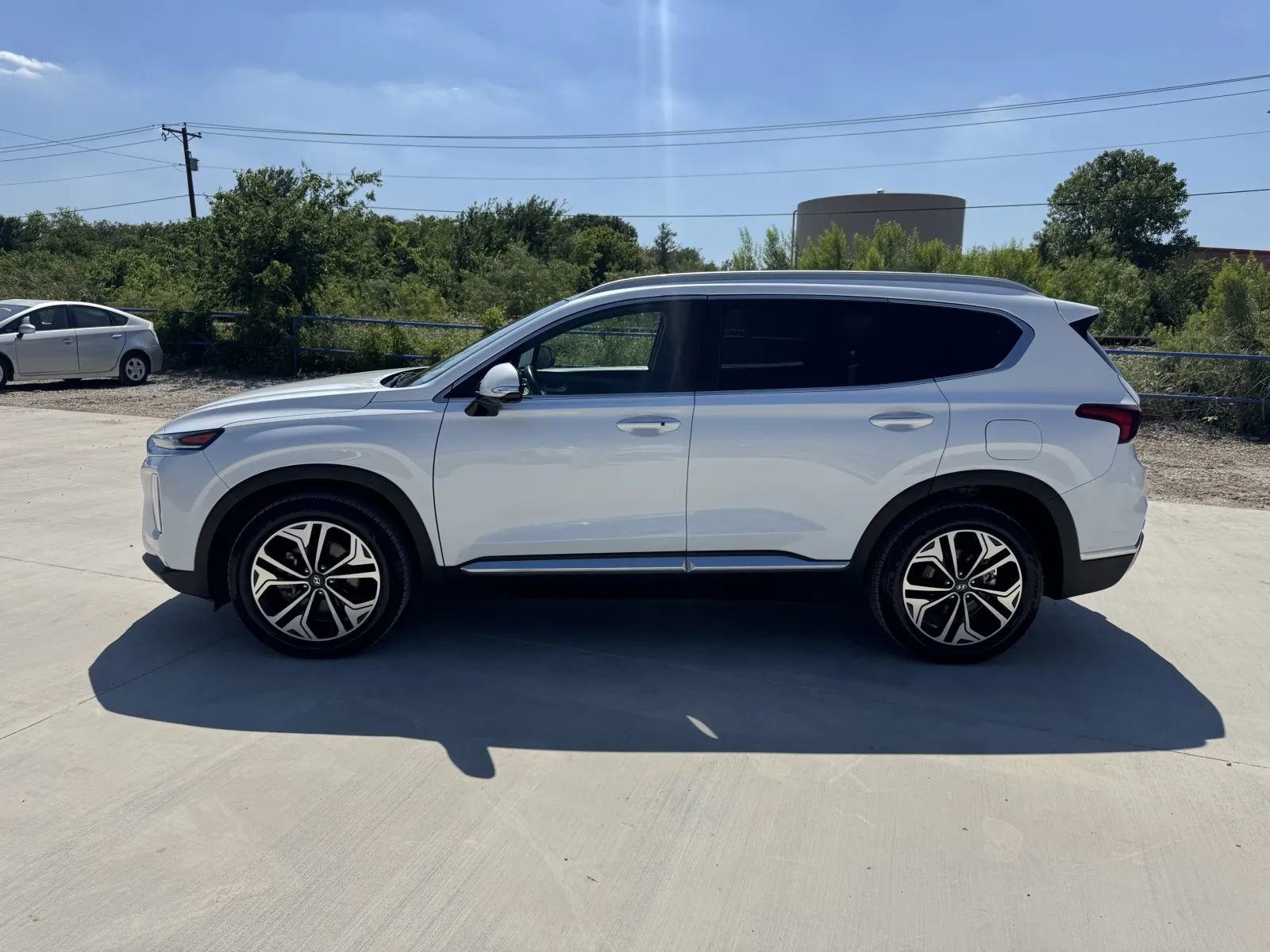 Used 2019 Hyundai Santa Fe AWD image 2