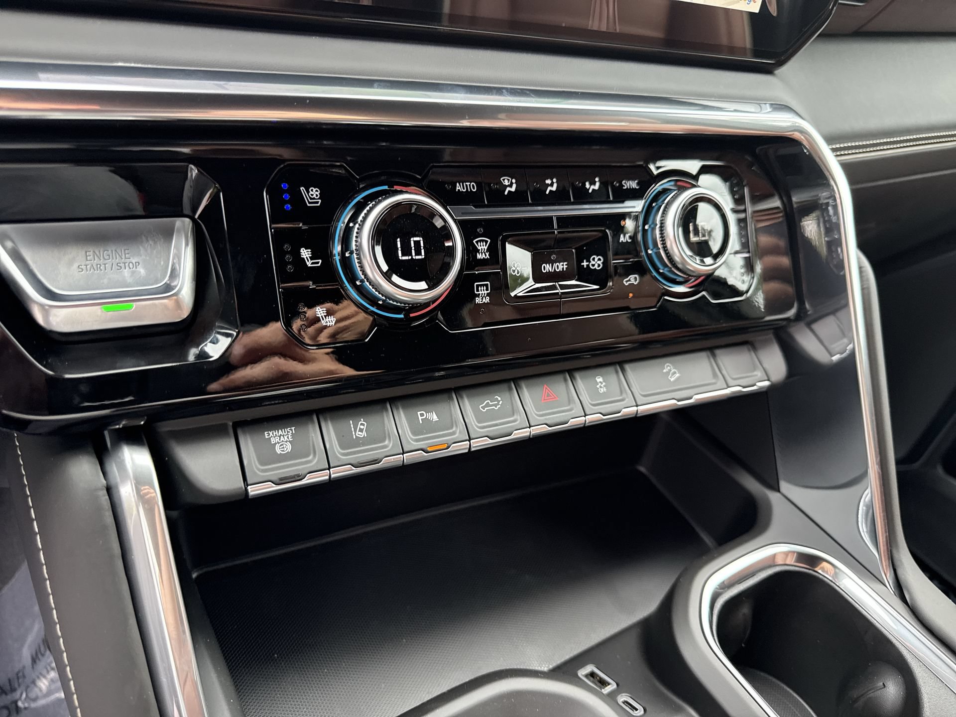 New 2026 GMC Sierra 2500 Denali Ultimate AWD/4WD image 17