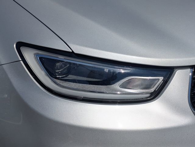 Used 2024 Chrysler Pacifica Touring-L image 9