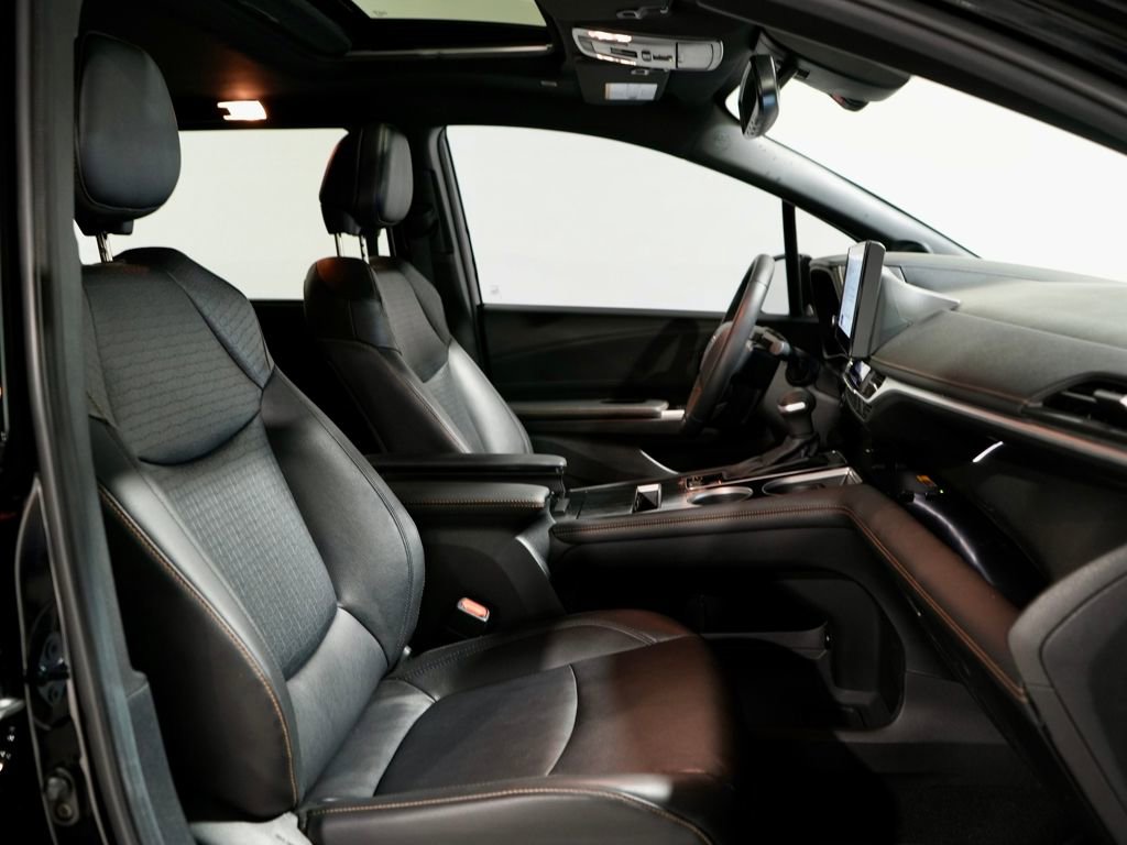 Used 2025 Toyota Sienna XLE Woodland Edition image 25