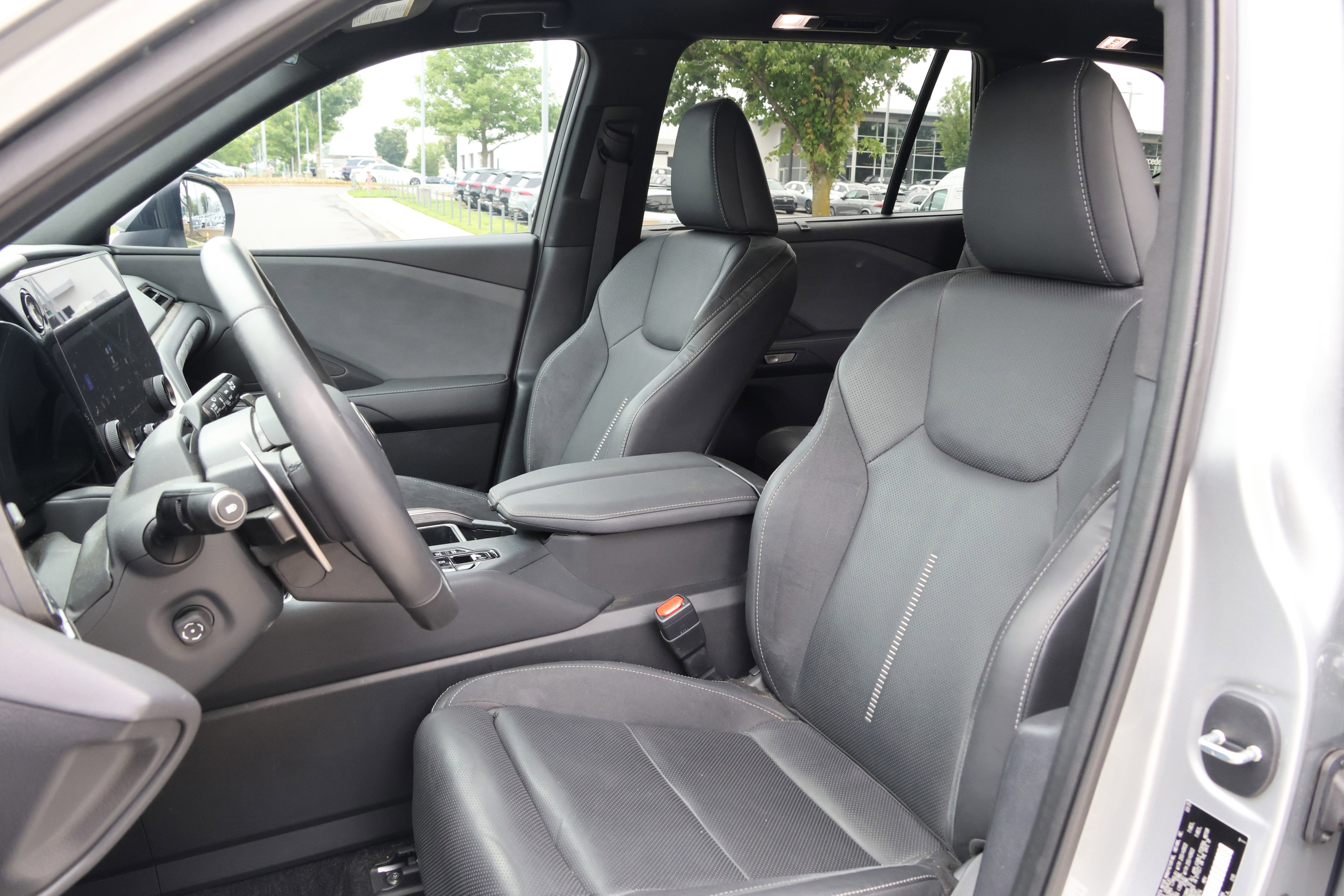 Used 2025 Lexus TX 550h AWD Plug-In Hybrid w/ Technology Package image 35