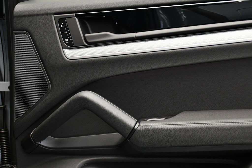Certified 2025 Porsche Cayenne image 52