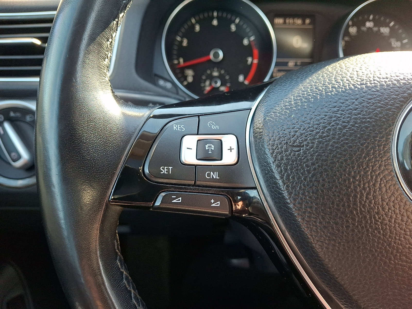 Used 2016 Volkswagen Passat 1.8T SE w/ Lighting Package (P06) image 22