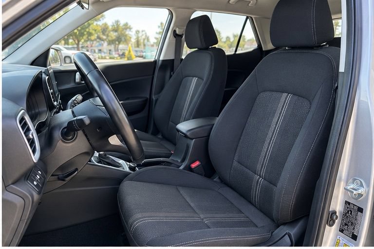 Used 2024 Hyundai Venue SEL FWD image 9