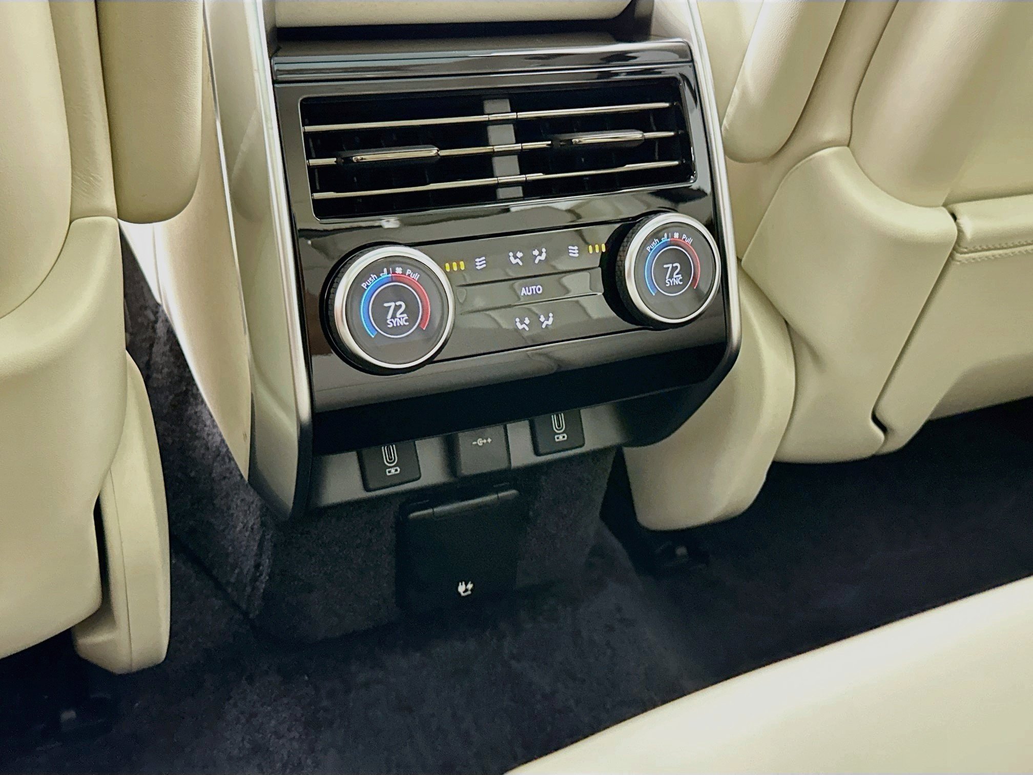 New 2027 Land Rover Range Rover SE AWD/4WD image 6
