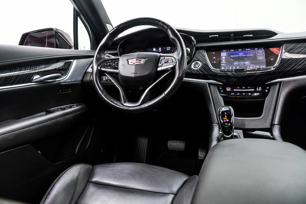Used 2023 Cadillac XT6 Premium Luxury w/ Technology Package FWD image 24