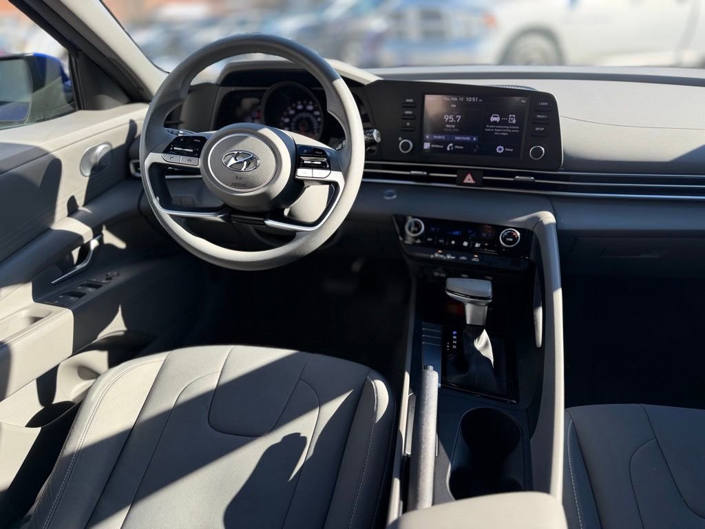 Used 2023 Hyundai Elantra SEL image 10