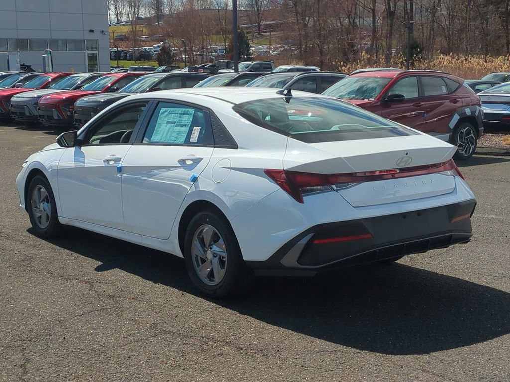 Certified 2026 Hyundai Elantra SE FWD image 5