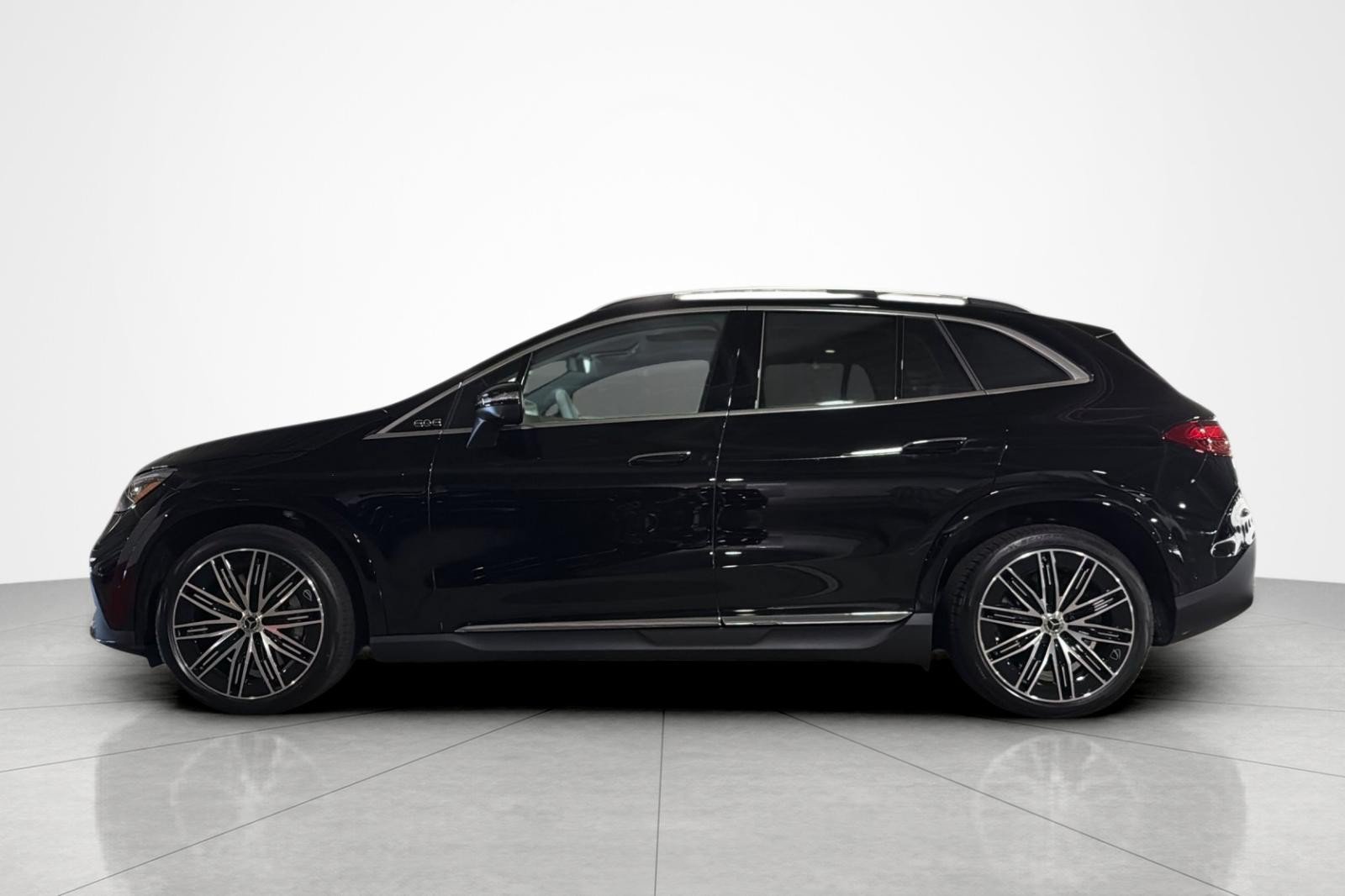 New 2027 Mercedes-Benz EQE 320 4MATIC SUV image 2