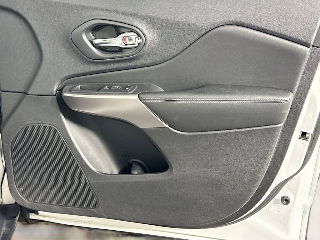 Used 2019 Jeep Cherokee Limited image 27