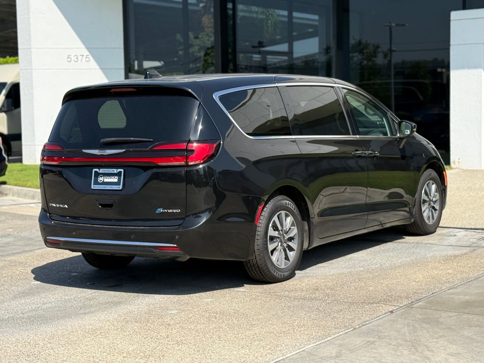 Used 2023 Chrysler Pacifica Touring-L image 16