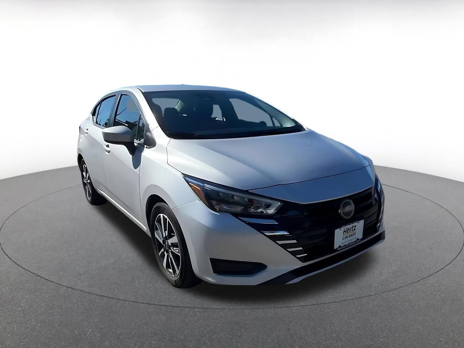 Used 2025 Nissan Versa SV FWD image 3