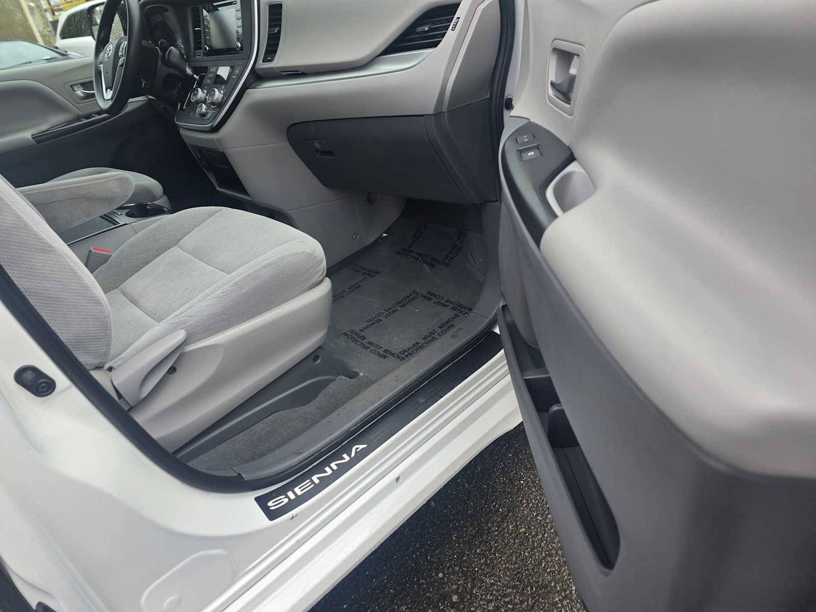 Used 2020 Toyota Sienna LE FWD image 10