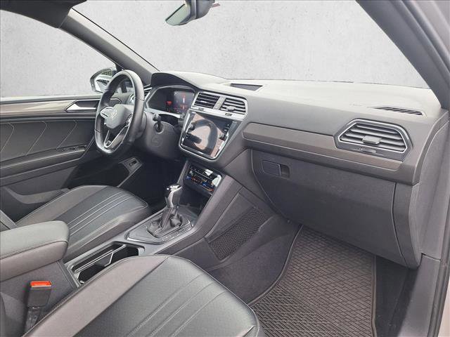 Used 2022 Volkswagen Tiguan SE R-Line image 19