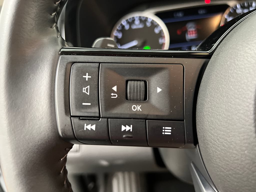Used 2025 Nissan Pathfinder SL AWD/4WD image 50