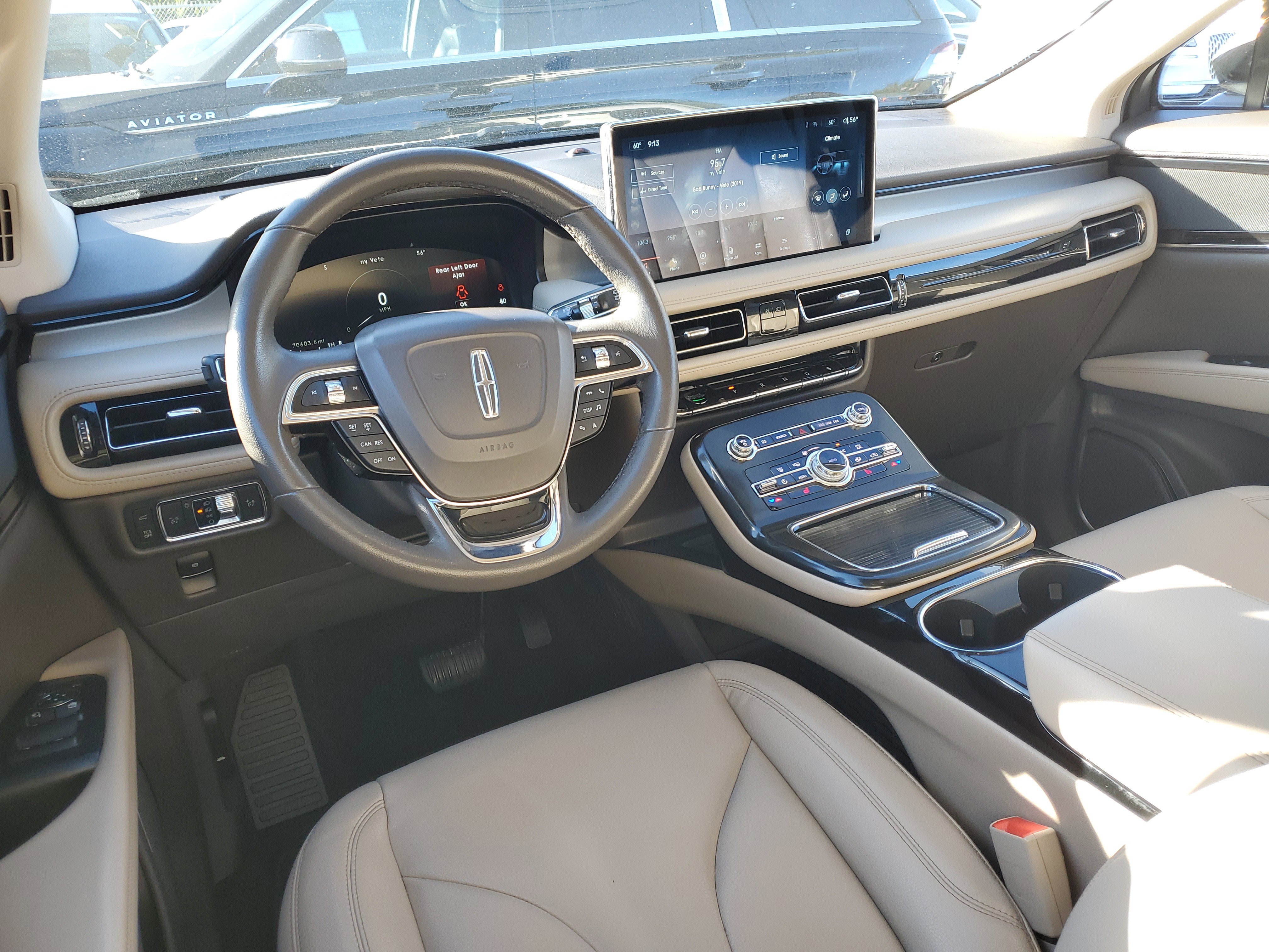 Used 2022 Lincoln Nautilus FWD w/ Premium Package image 11