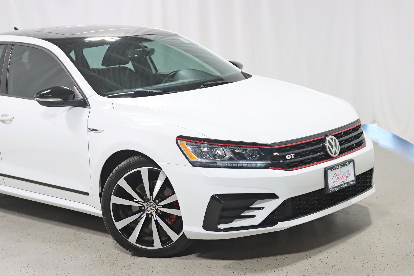 Used 2018 Volkswagen Passat 3.6 FWD image 2