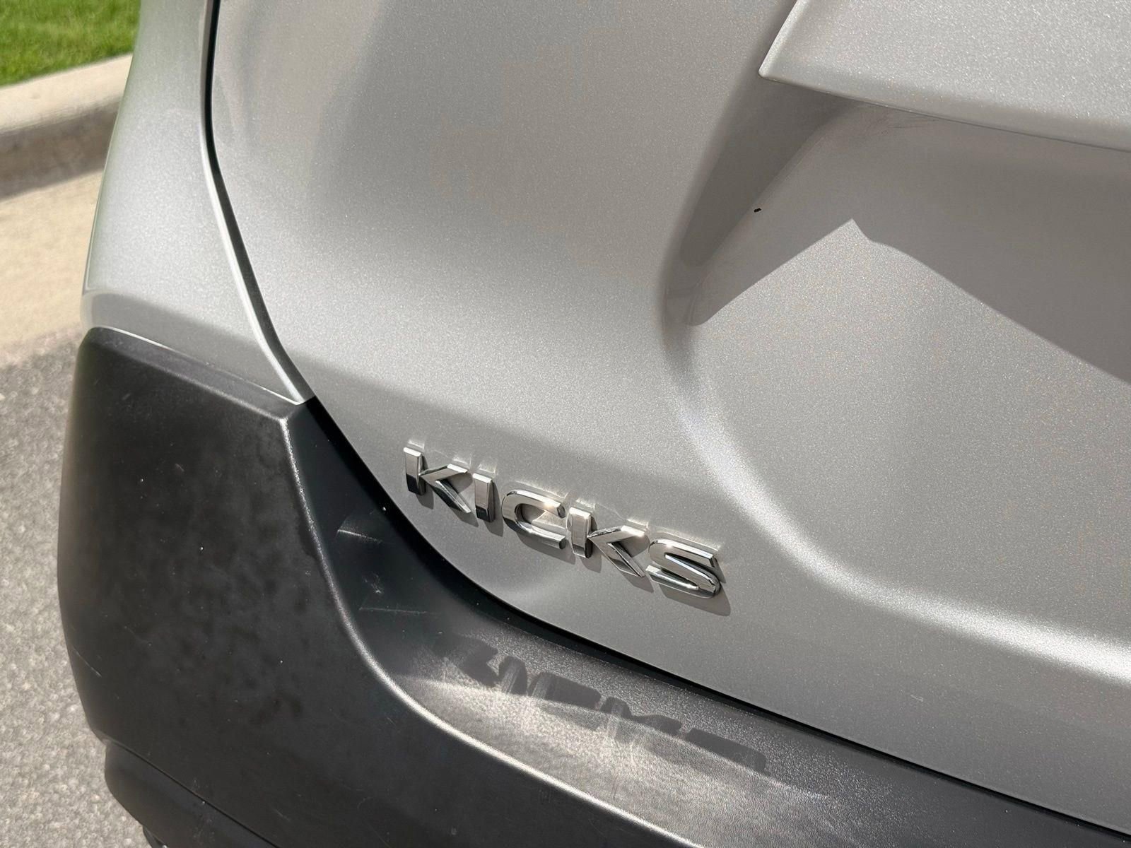 Used 2019 Nissan Kicks SV FWD image 11