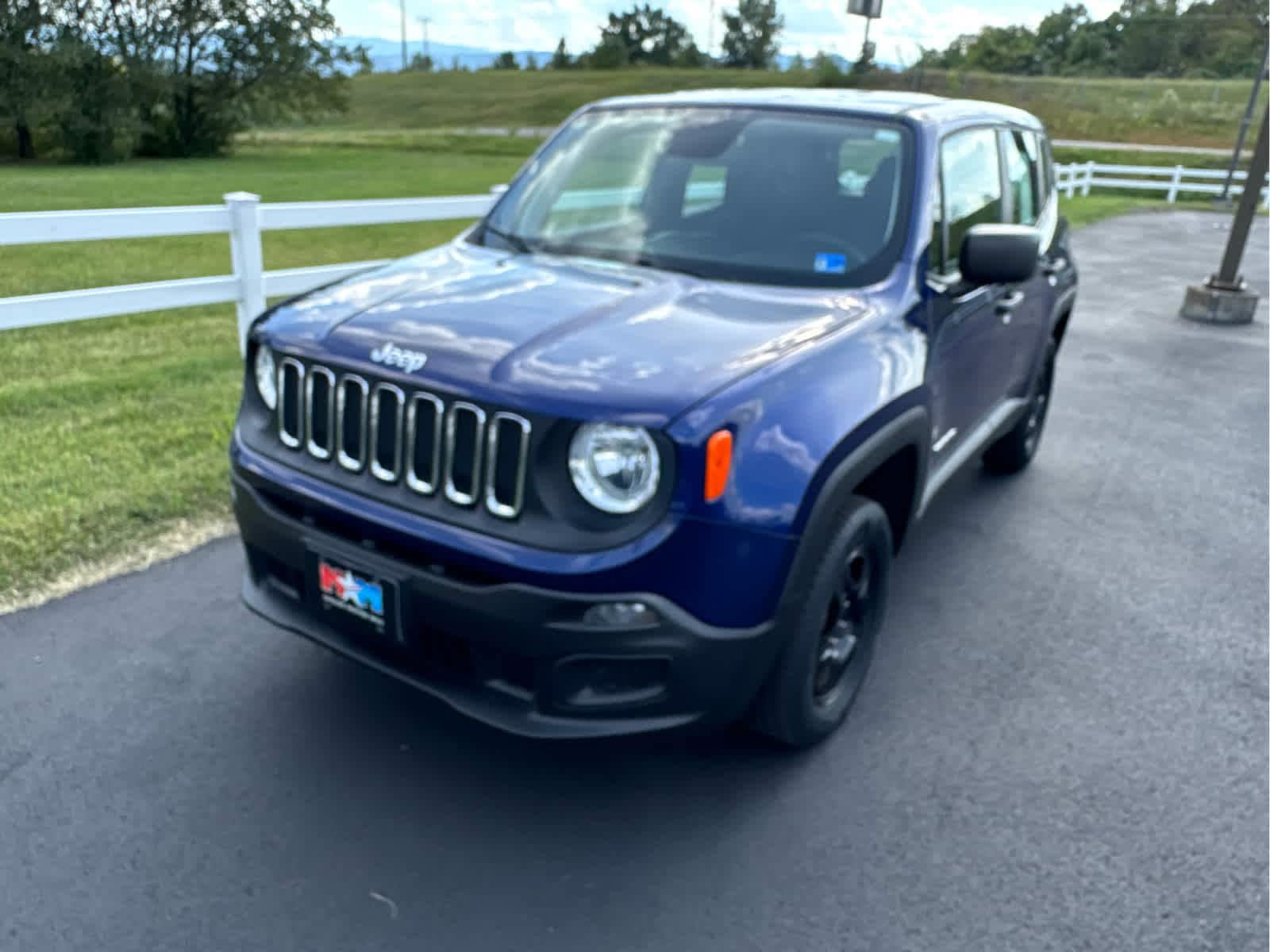 Used 2018 Jeep Renegade Sport w/ Power & Air Group AWD/4WD image 2