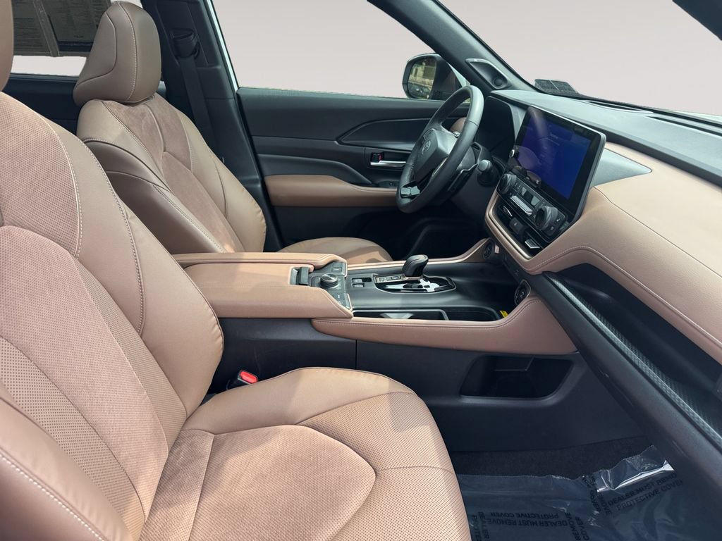 Used 2025 Toyota Grand Highlander AWD Hybrid image 15