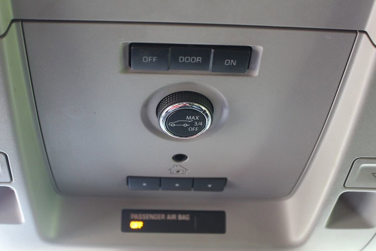 Used 2020 Chevrolet Suburban LT RWD image 36