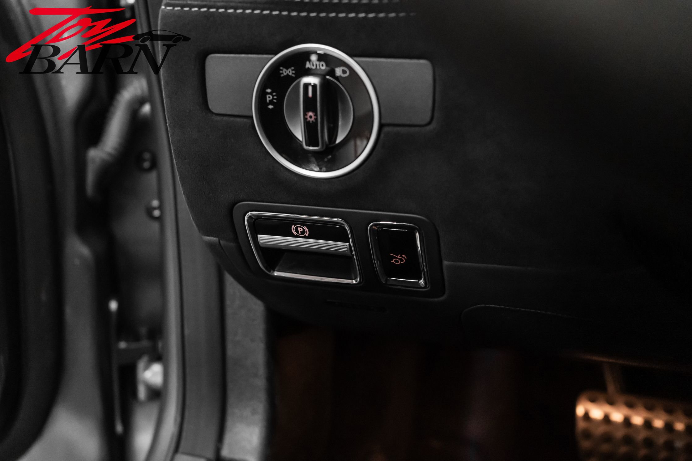 Used 2018 Mercedes-Benz AMG GT R image 31