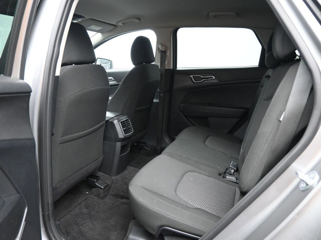 Used 2025 Kia Sportage LX image 27