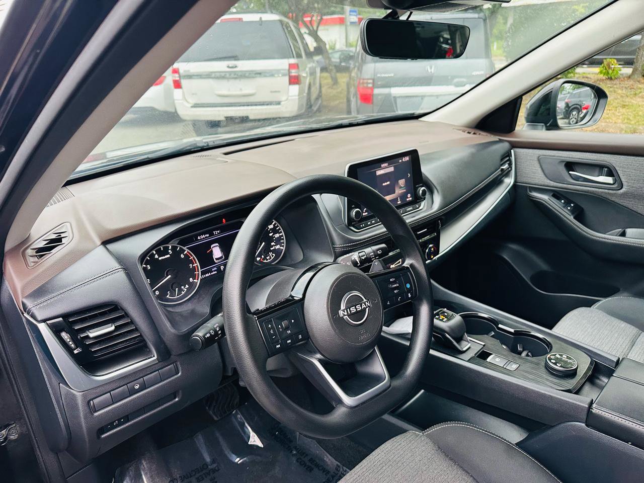 Used 2022 Nissan Rogue SV image 17