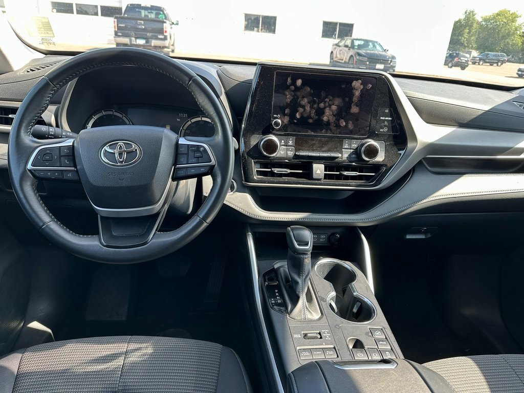 Used 2024 Toyota Highlander LE image 5