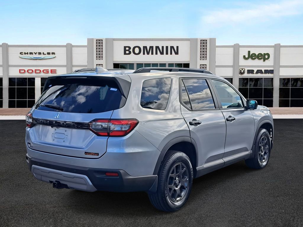Used 2023 Honda Pilot TrailSport image 3