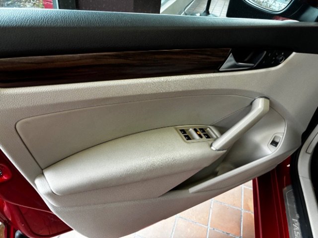 Used 2020 Volkswagen Passat 2.0T SEL image 17