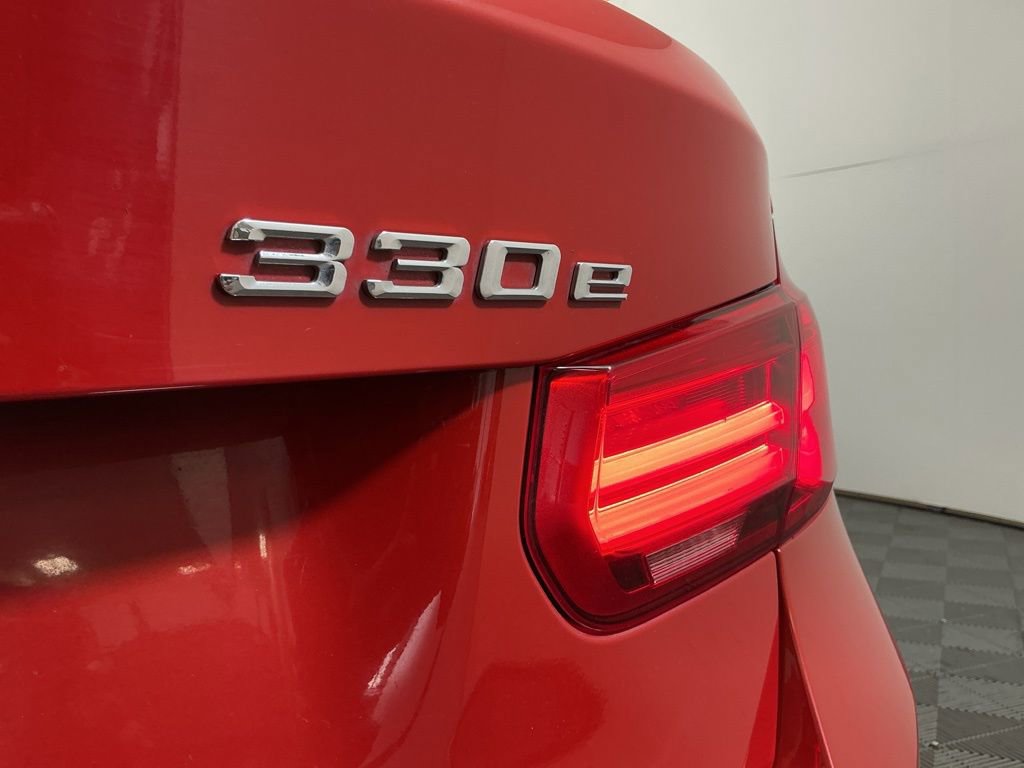 Used 2018 BMW 330e w/ Convenience Package image 28