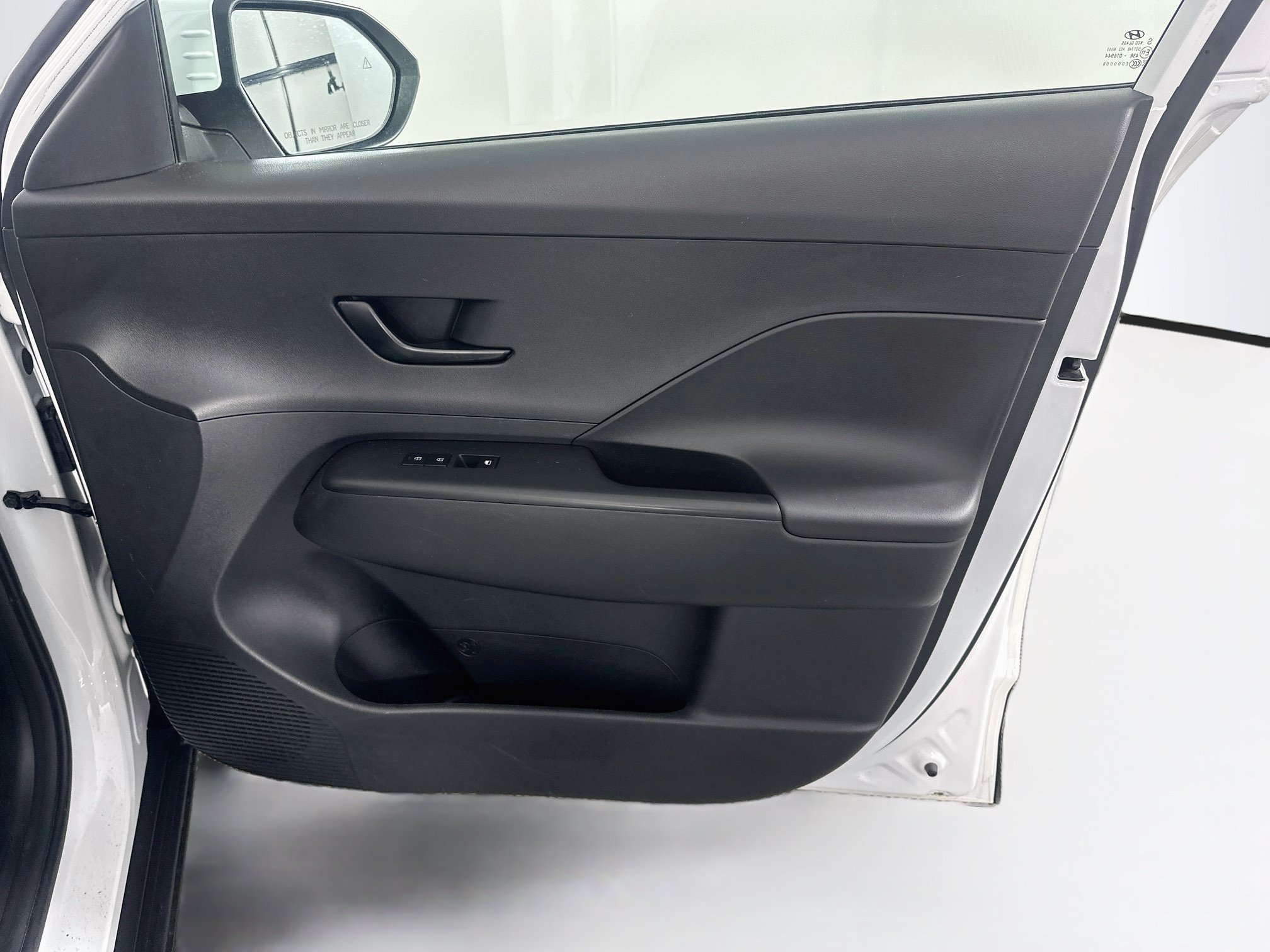 Used 2025 Hyundai Kona SEL FWD image 30
