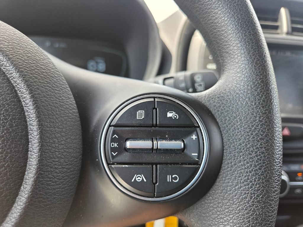 Used 2025 Kia Soul LX w/ LX Technology Package FWD image 14