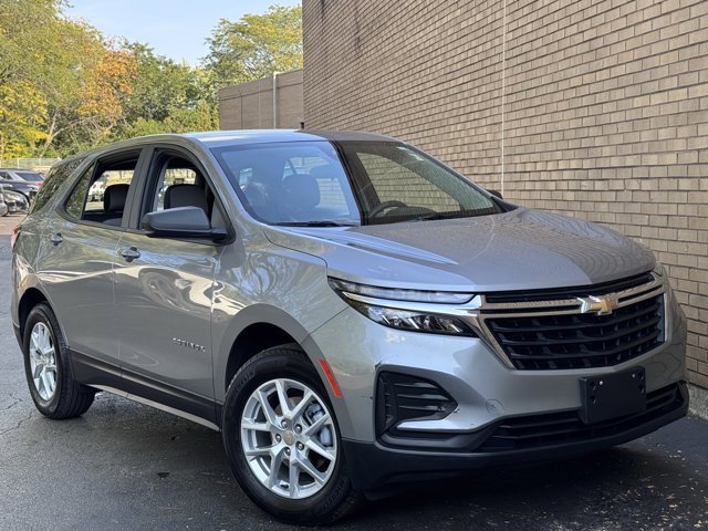 Used 2024 Chevrolet Equinox LS image 2