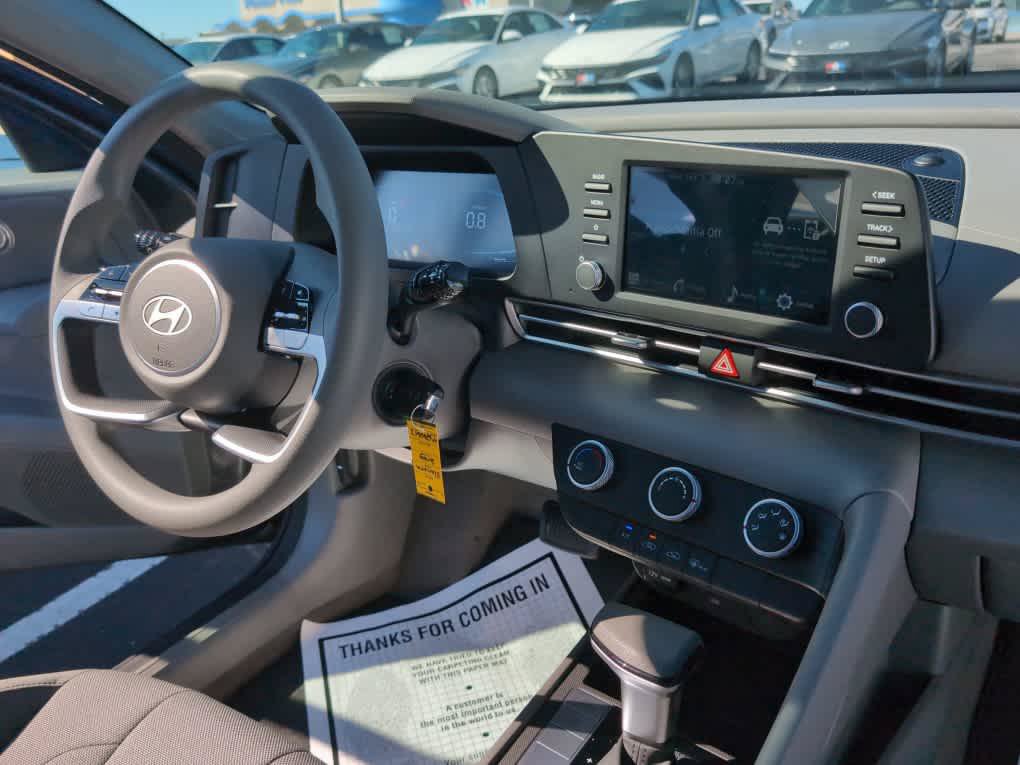 New 2026 Hyundai Elantra SE FWD image 23