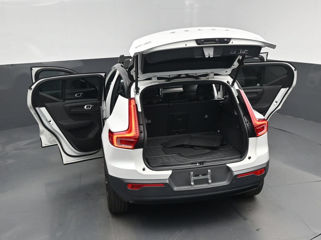 Used 2022 Volvo XC40 T5 R-Design AWD/4WD image 30