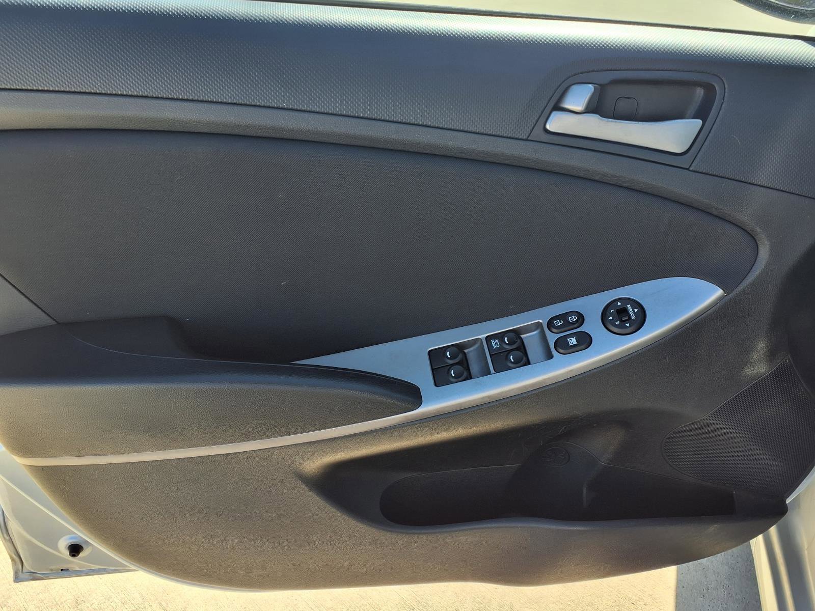 Used 2016 Hyundai Accent SE image 16