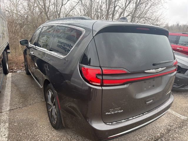 Used 2022 Chrysler Pacifica Limited w/ Uconnect Theater Family Group FWD image 5
