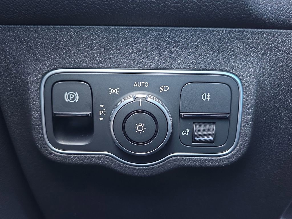 Certified 2025 Mercedes-Benz GLB 250 GLB 250 image 30