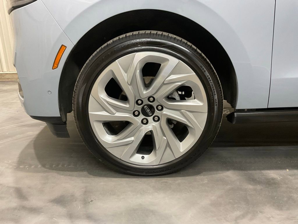 Used 2025 Lincoln Navigator Reserve image 6