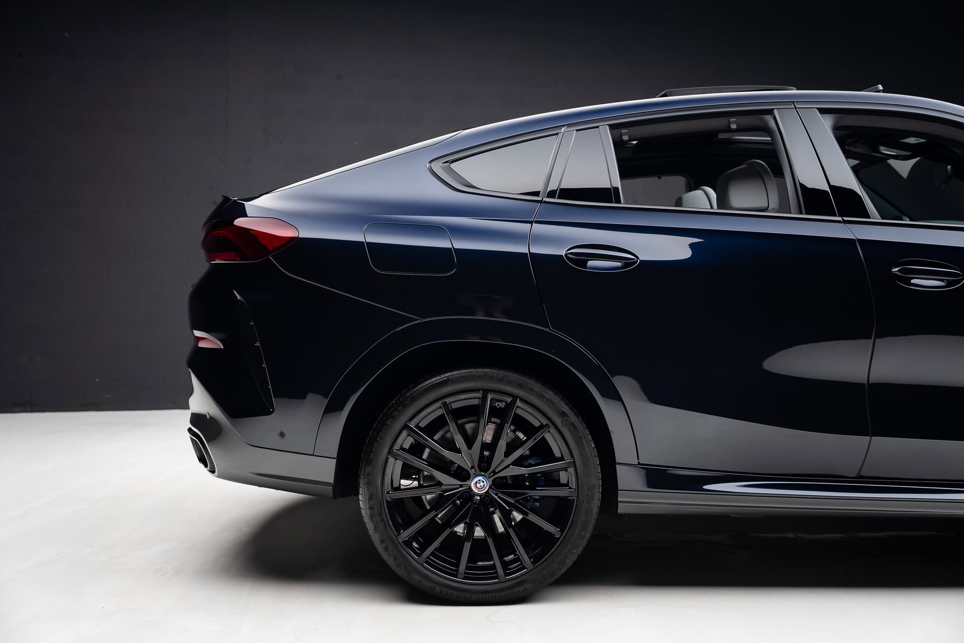 Used 2023 BMW X6 M50i w/ Parking Assistance Package AWD/4WD image 37