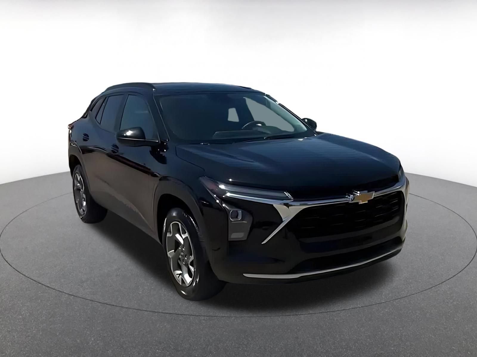 Used 2025 Chevrolet Trax LT FWD image 3