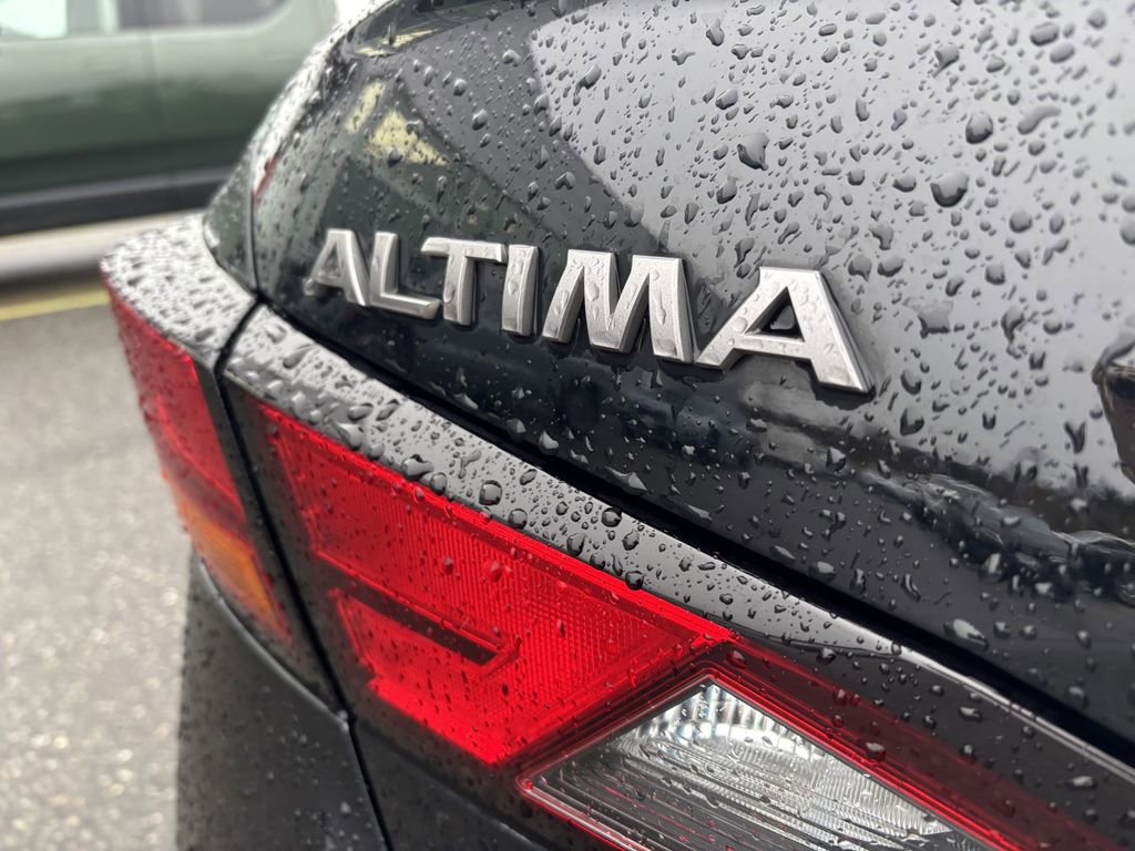 Used 2025 Nissan Altima 2.5 SV image 11