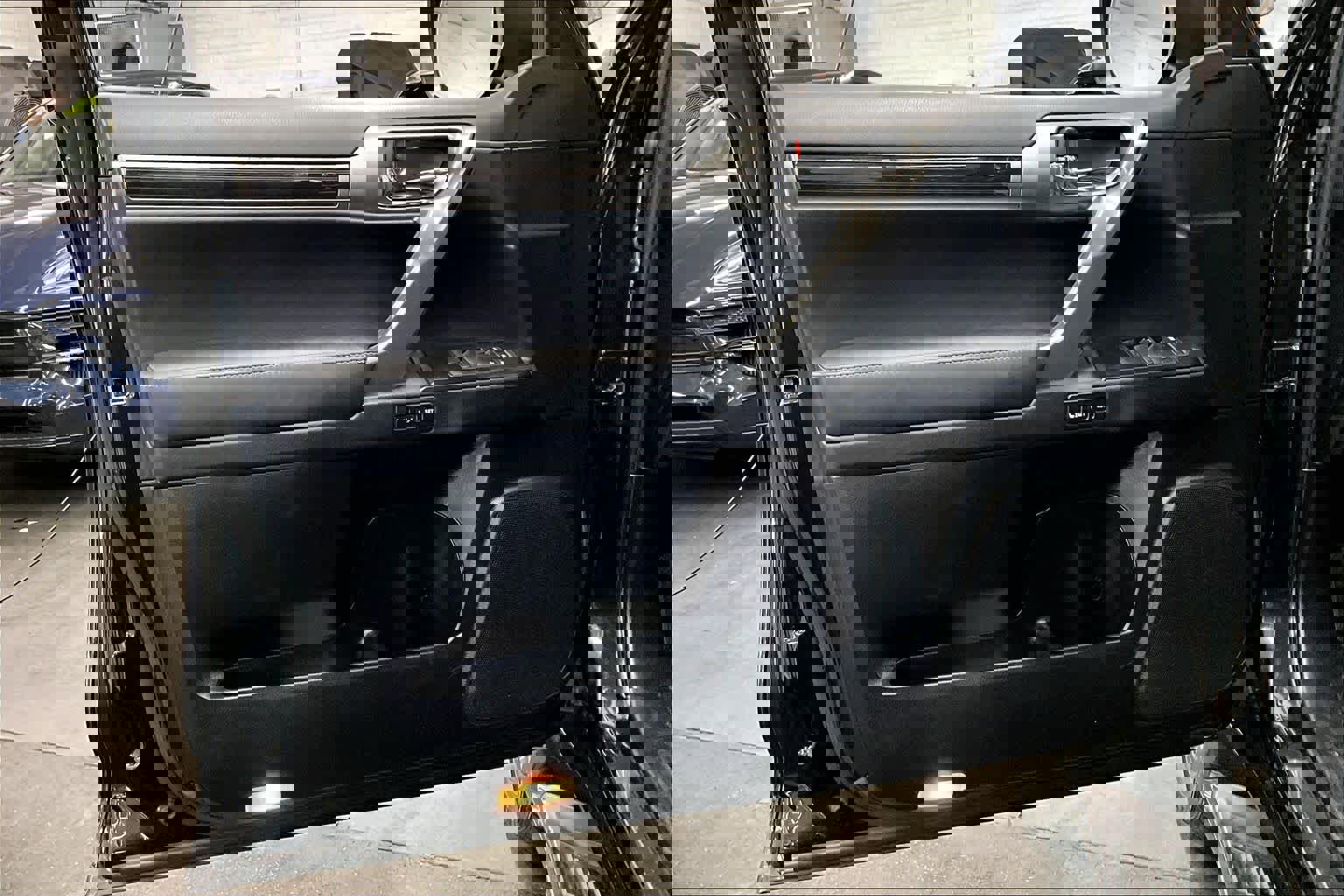 Used 2023 Lexus GX 460 Premium w/ Accessory Package image 22