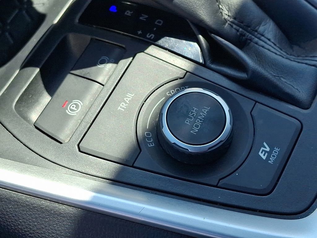 Used 2019 Toyota RAV4 XLE AWD/4WD image 25