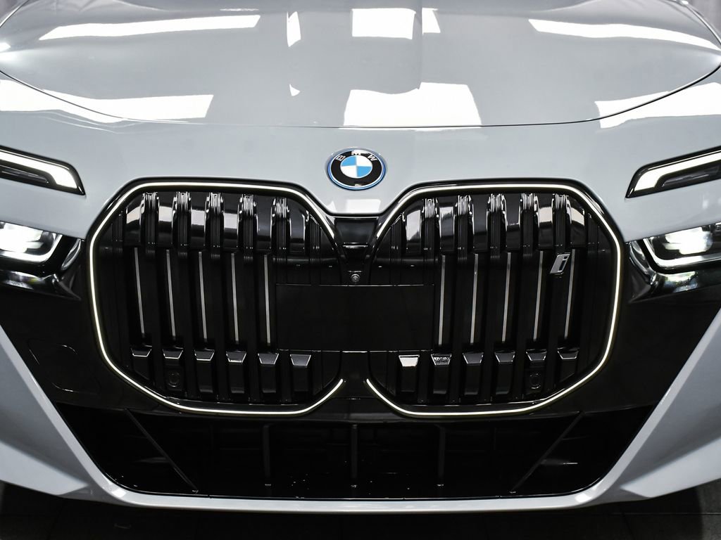 Used 2024 BMW i7 xDrive60 image 78