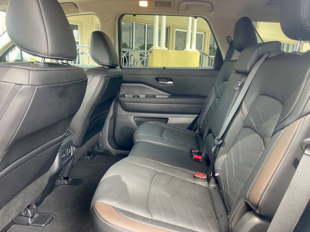 Used 2024 Nissan Pathfinder Platinum w/ Cargo Package image 12
