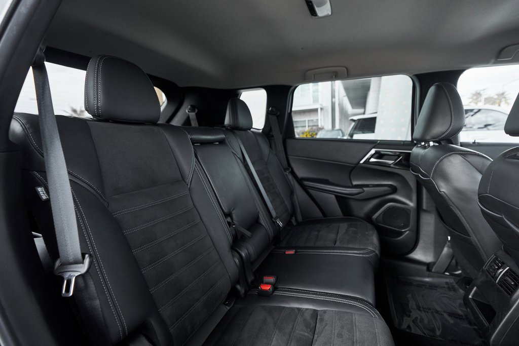 Used 2023 Mitsubishi Outlander SE image 26